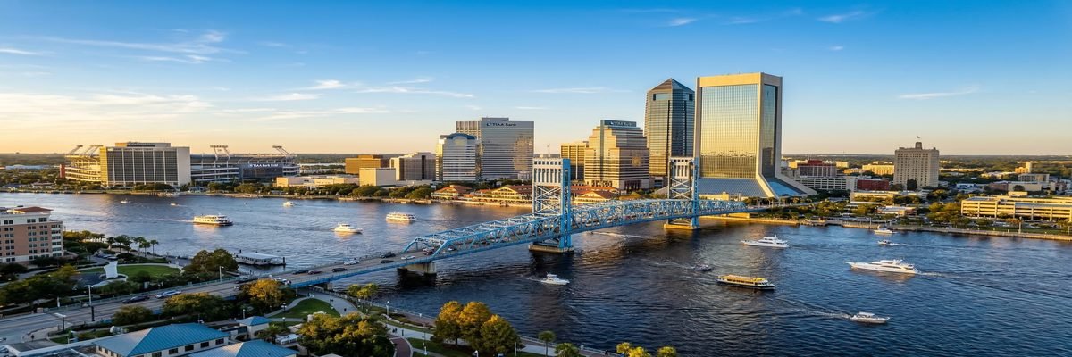 Jacksonville, Florida skyline and St. Johns River with Main Street Bridge at sunset